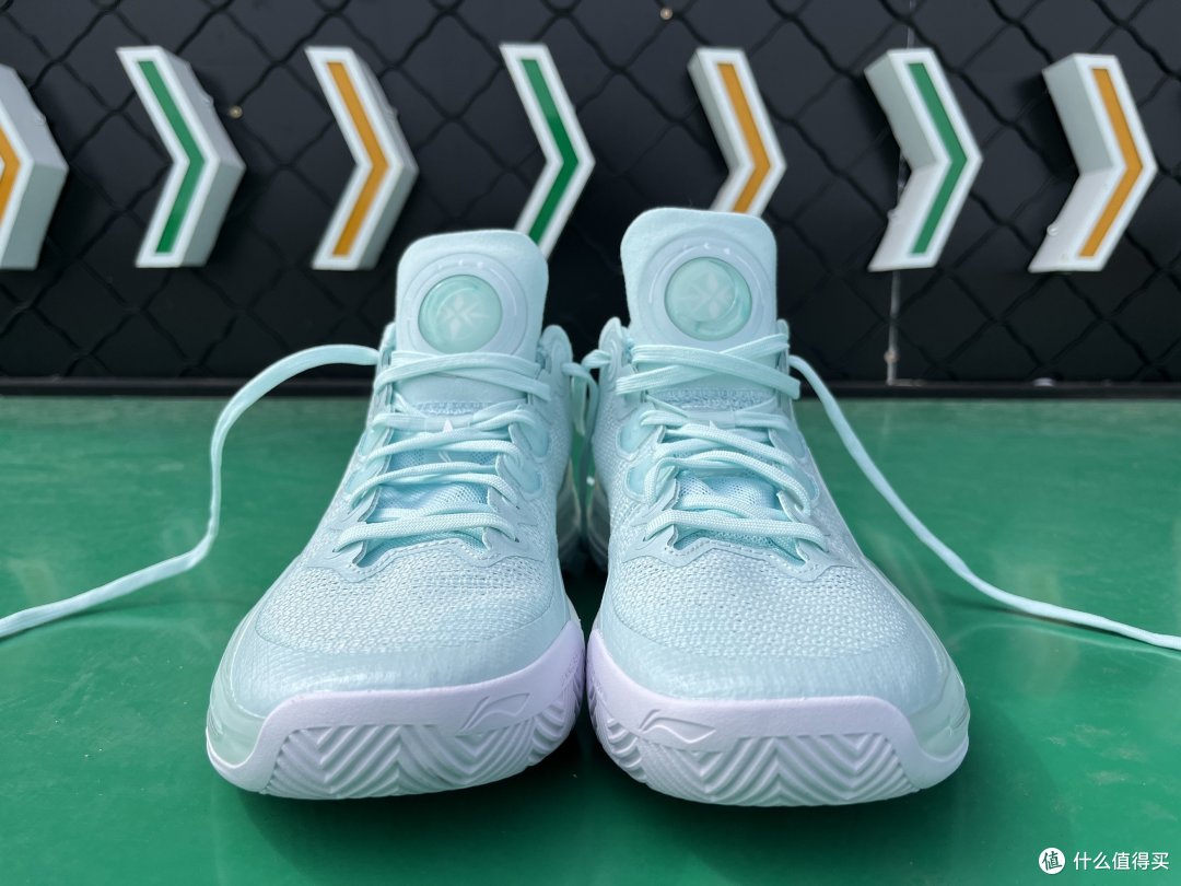 李宁利刃3V2篮球鞋,兼具颜值与功能