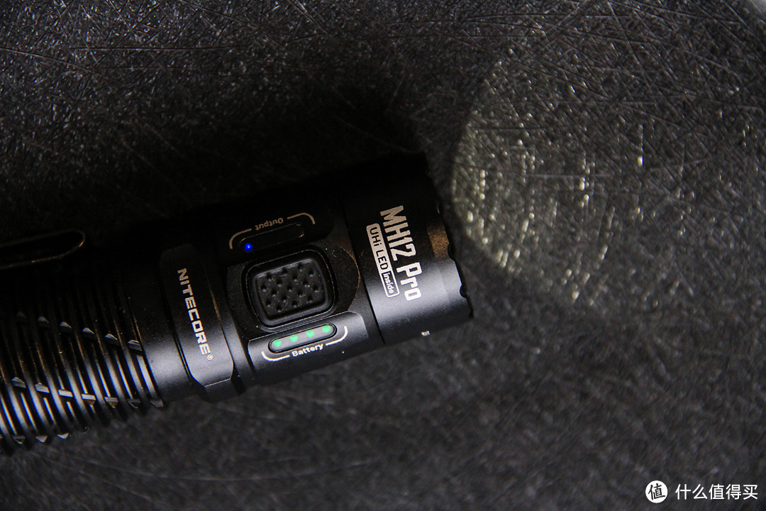 雨夜实测新灯珠：NITECORE MH12 Pro手电