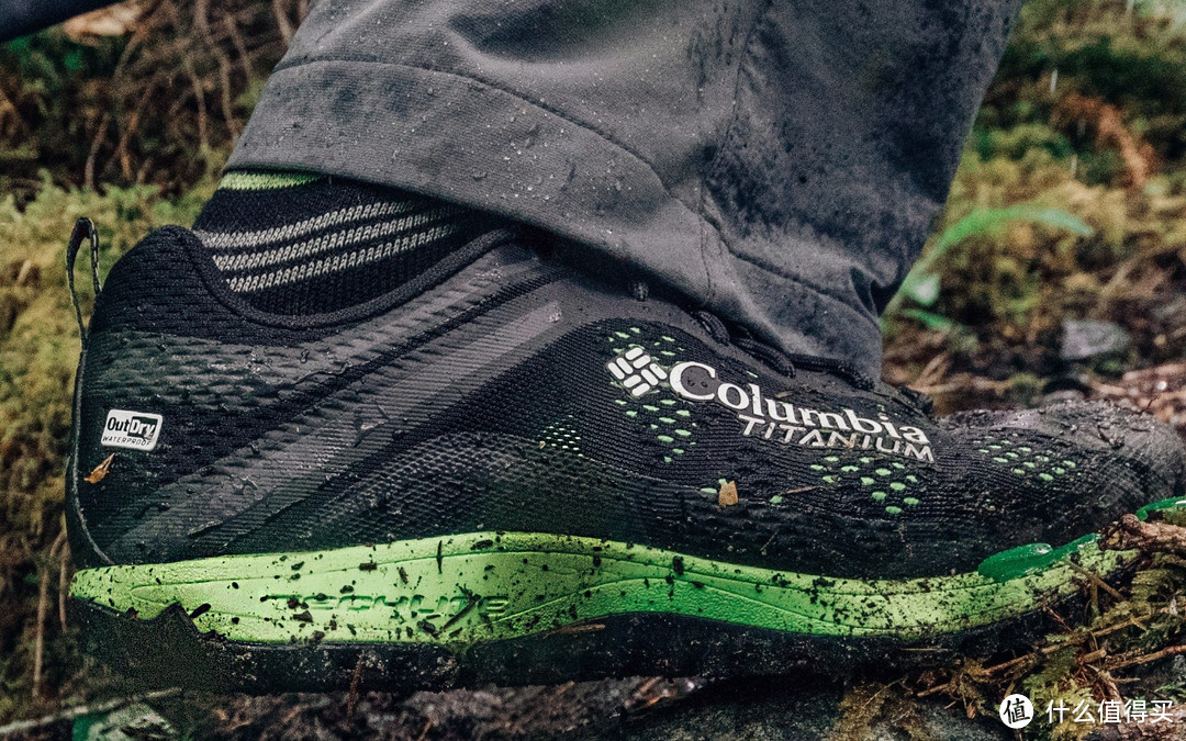 穿上哥伦比亚徒步鞋，让你的徒步之旅更加舒适和自信!