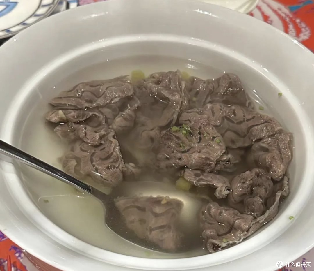 水煮牛肉配上砂锅蒸青蟹,好味道