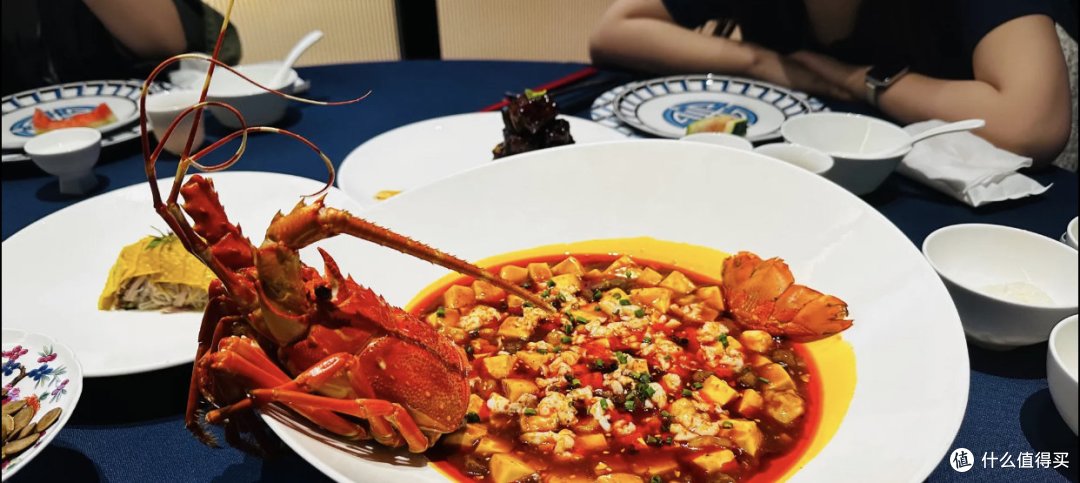 龙虾豆腐搭配上三黄鸡,好吃