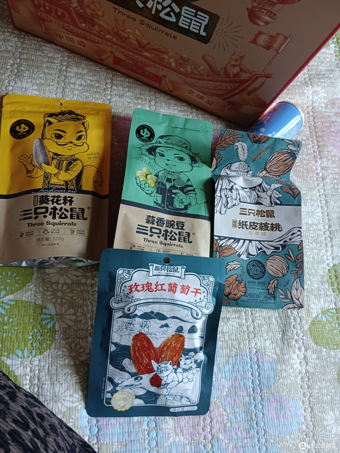送礼佳品:坚果礼盒精选优质坚果,搭配丰富,是您送礼的上佳之选。