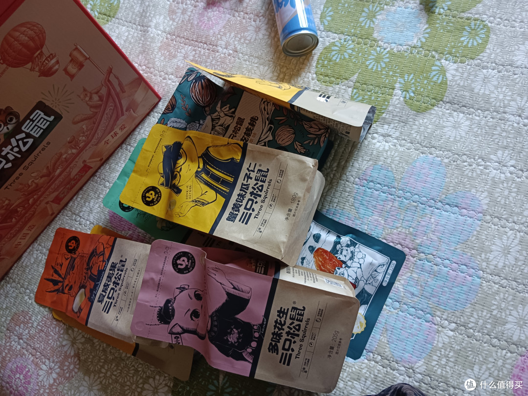 送礼佳品:坚果礼盒精选优质坚果,搭配丰富,是您送礼的上佳之选。