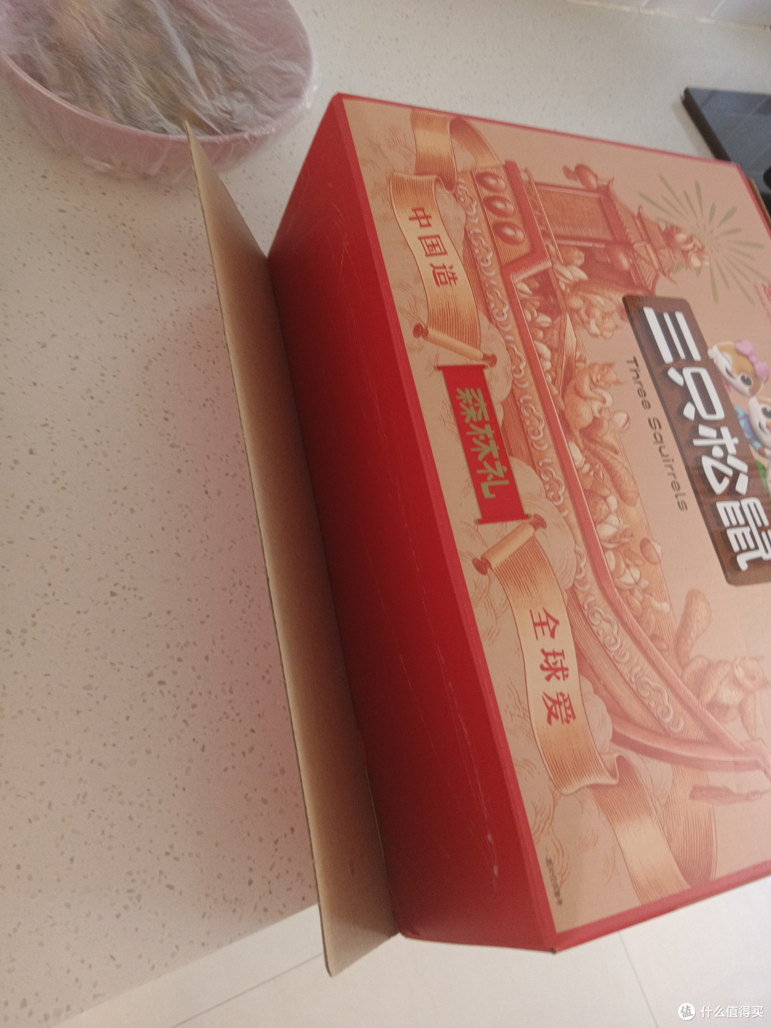 送礼佳品:坚果礼盒精选优质坚果,搭配丰富,是您送礼的上佳之选。