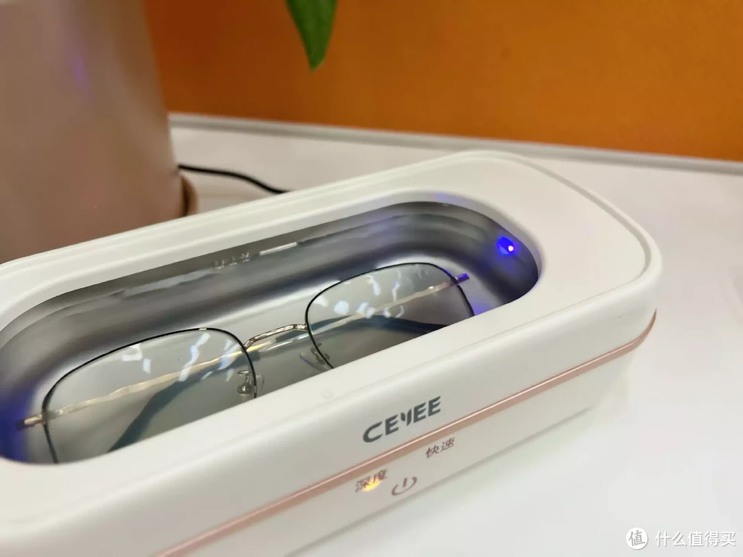 你的眼镜多久没洗了？桌上放个希亦超声波清洗机是真的香！