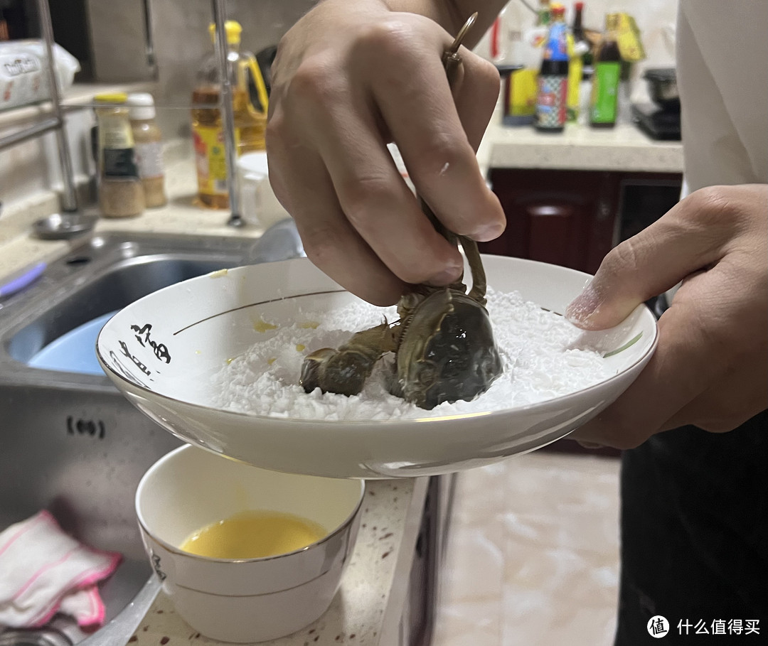 从选购到烹饪大螃蟹成为舌尖上的美食，且看楼在金秋九月螃蟹季如何盘它！