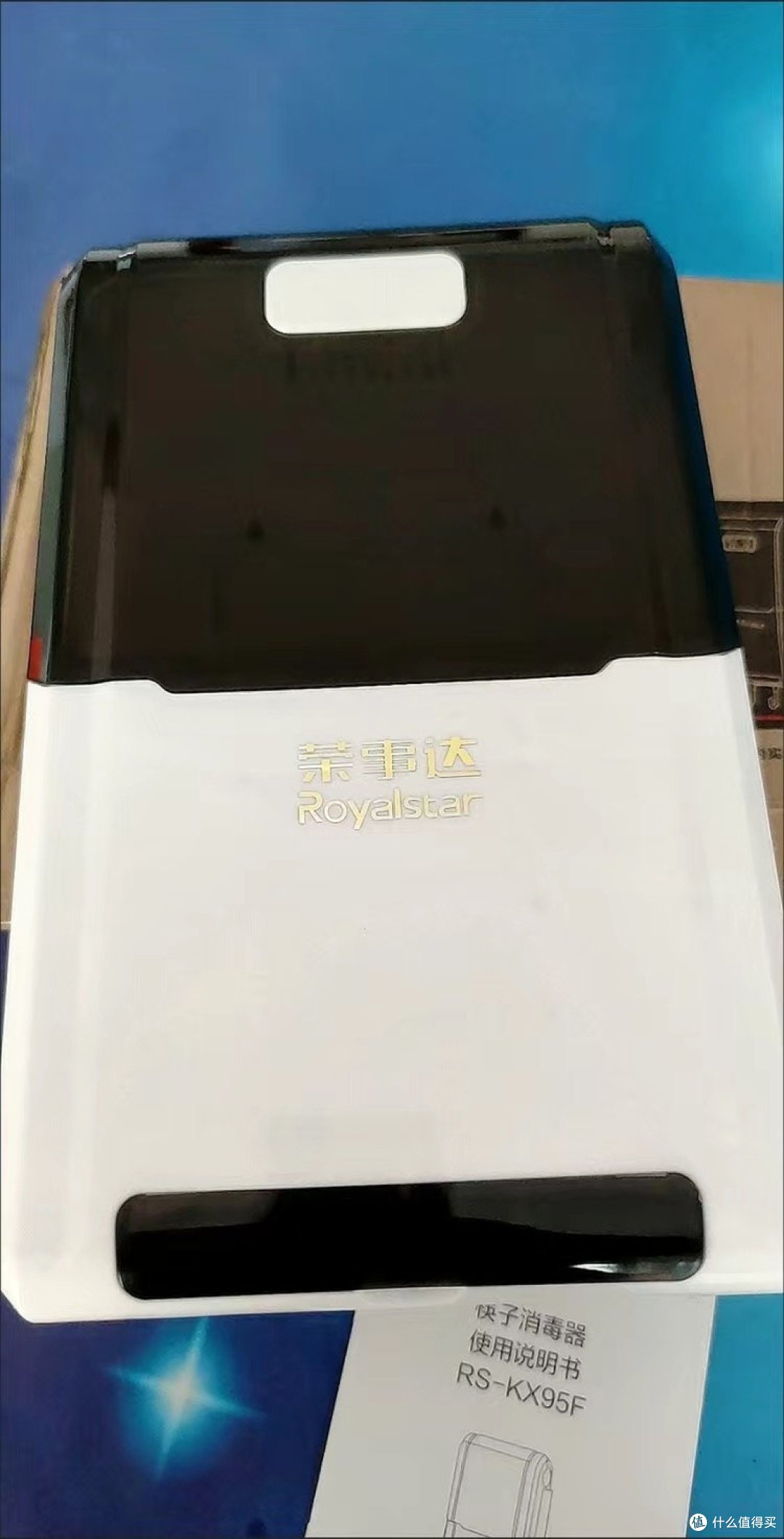 荣事达壁挂消毒筷子筒是一款功能强大的厨房小家电