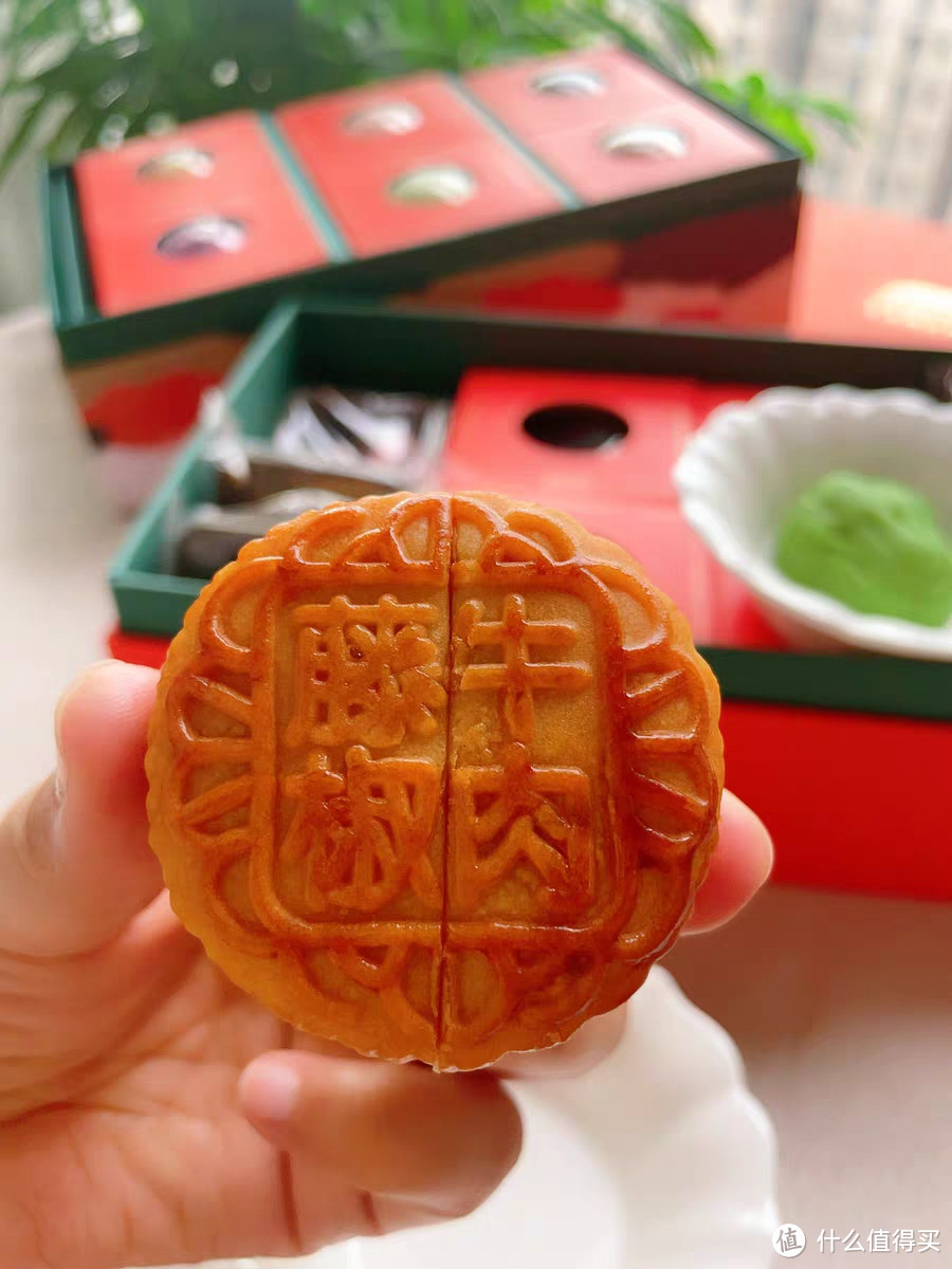 中秋佳节即将到来，皇家尚食局为您带来了一款精美的月饼