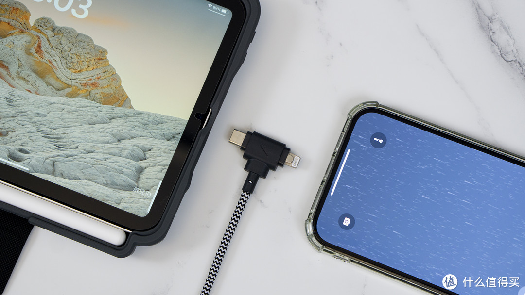 不买iPhone15,倔强的我,也不带两根数据线出门!适用于iPad、iPhone使用的双头数据线开箱!