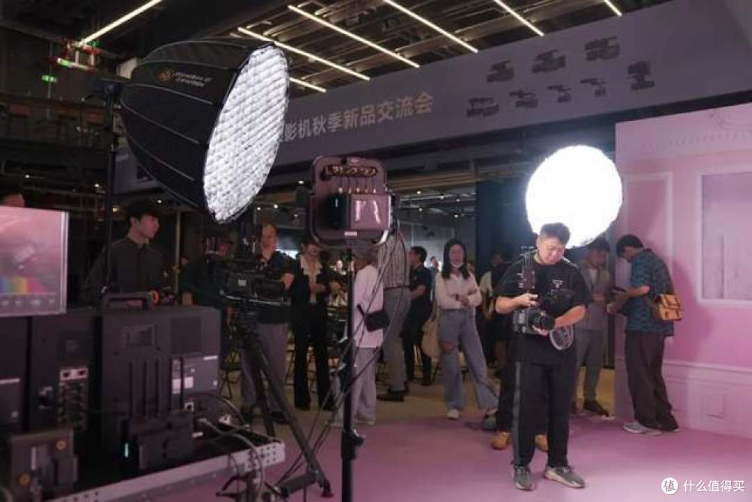这么小!索尼CineAltaB 自动对焦全画幅8K电影摄影机初体验