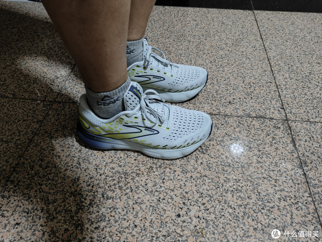 沉默的守护者,深不可测的缓震极限。布鲁克斯 Glycerin(甘油)20使用体验