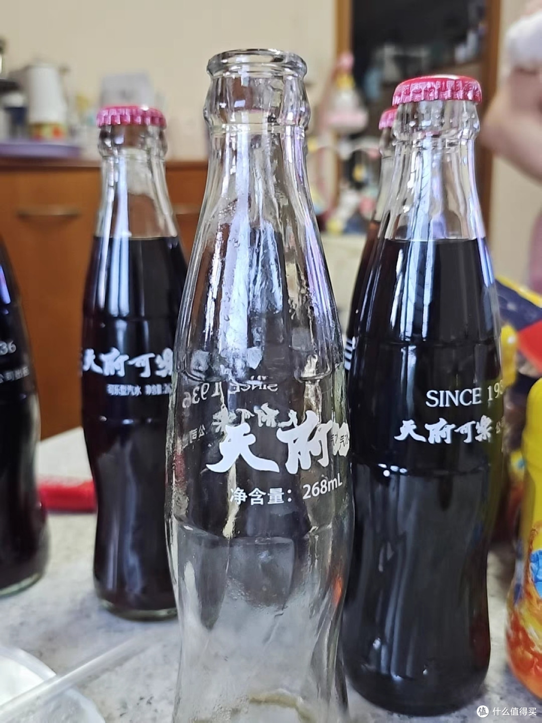 天府可乐是一款重庆老字号的国产饮料，以其独特的口感和草本精制