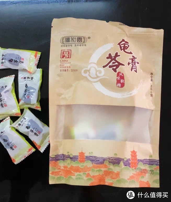 源和堂龟苓膏风味软糖200g是一款采用古法配方制作的小零