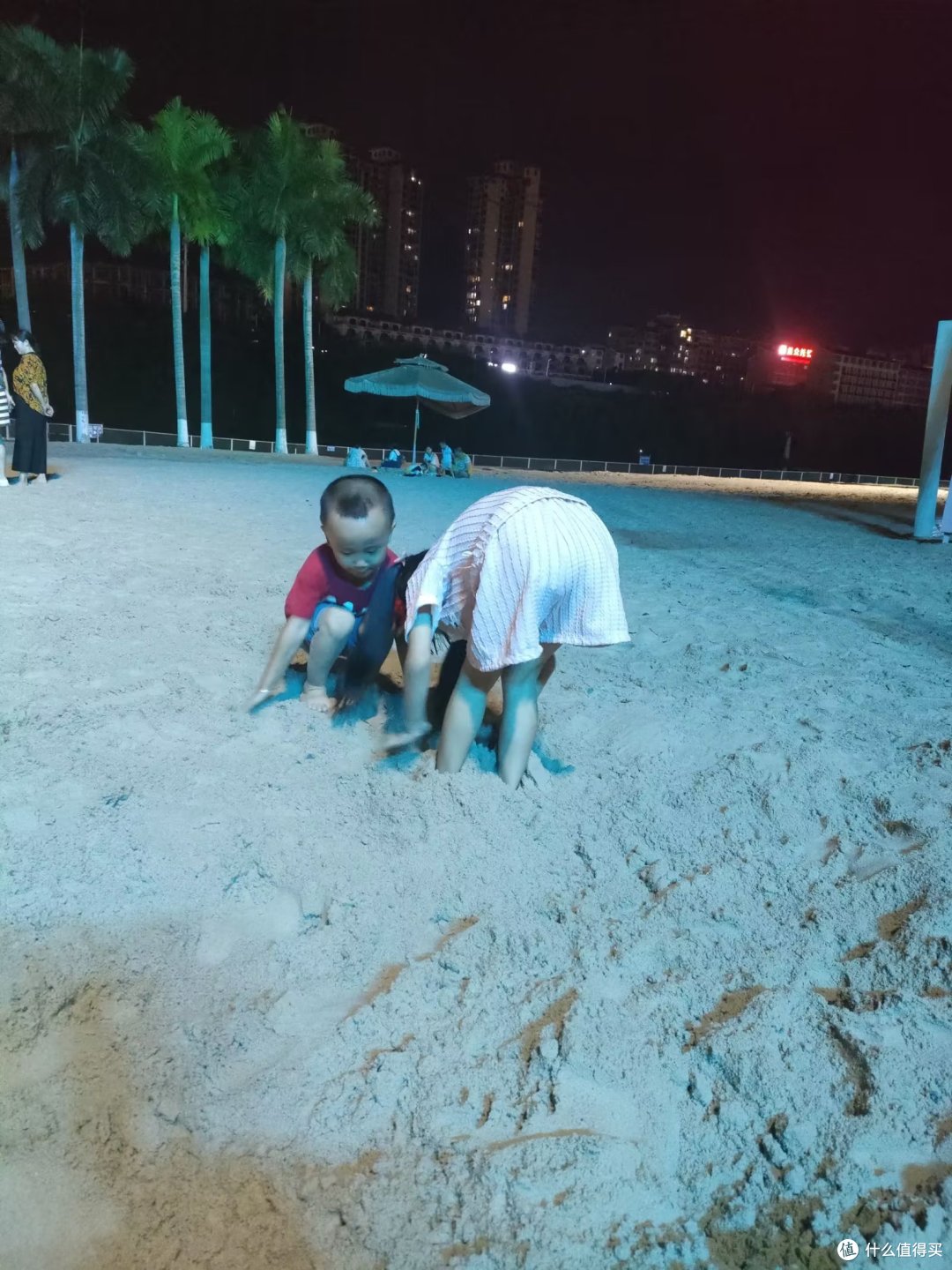 月饼大战:网红月饼 VS 传统月饼,你选谁?