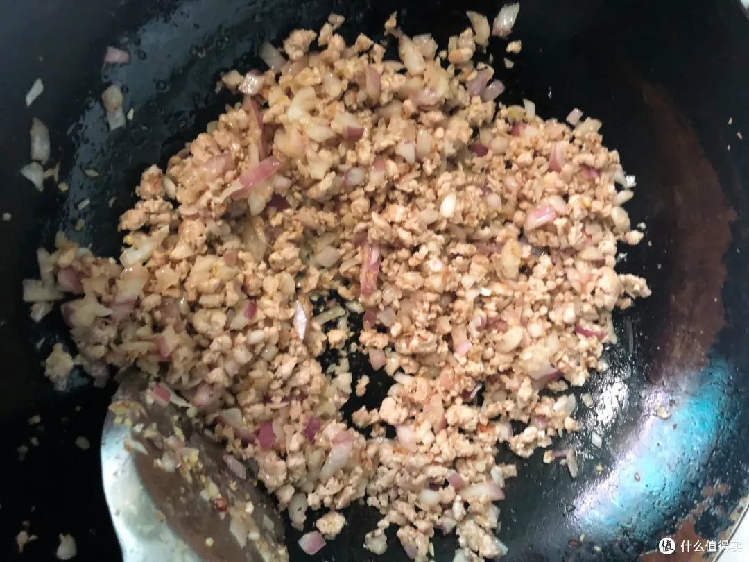 尝过这碗面，你会爱上它的口感和味道，胜过外面几十元的大餐！