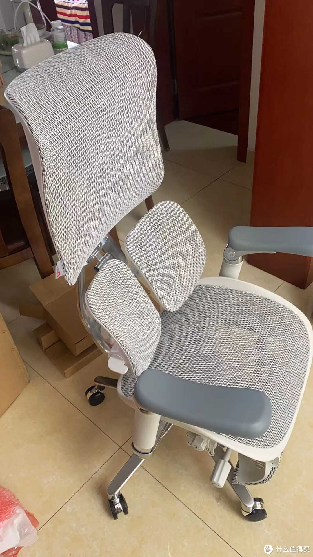 西昊人体工学椅是一款以人体工程学为基础的设计概念而开发的办公椅。