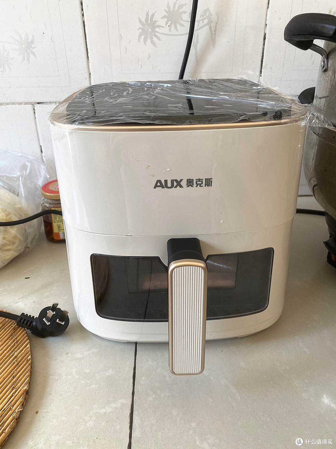 空气炸锅作为现代家庭中的烹饪设备,具有易用的特点