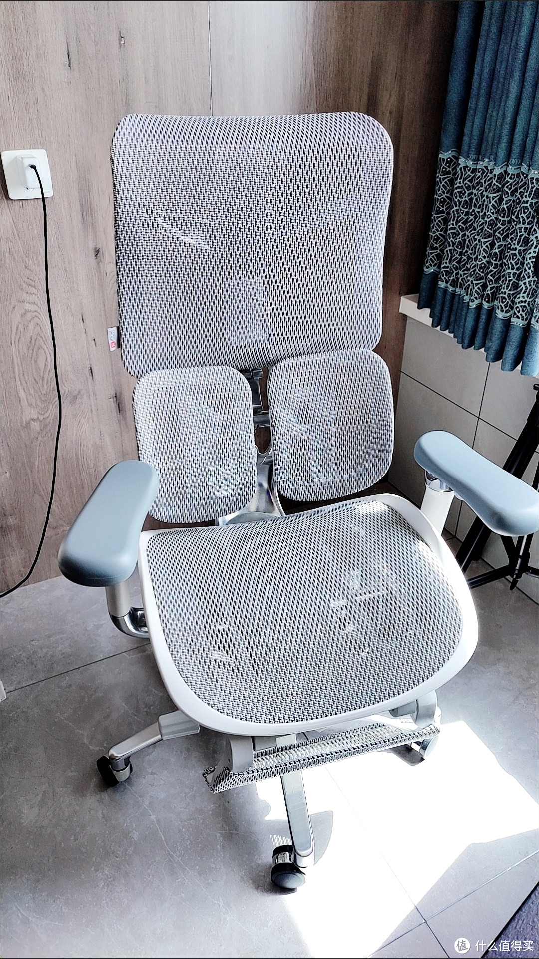 作为一款专为人体工程学而设计的办公椅，西昊人体工学椅