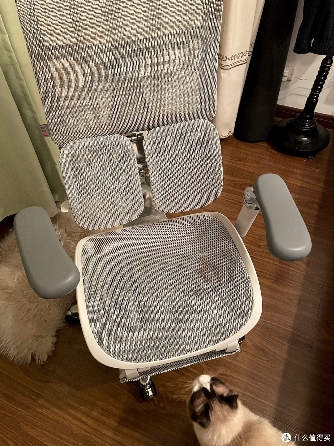 西昊人体工学椅作为一款符合人体工程学原理的办公椅，对身体健康有着积极的影响