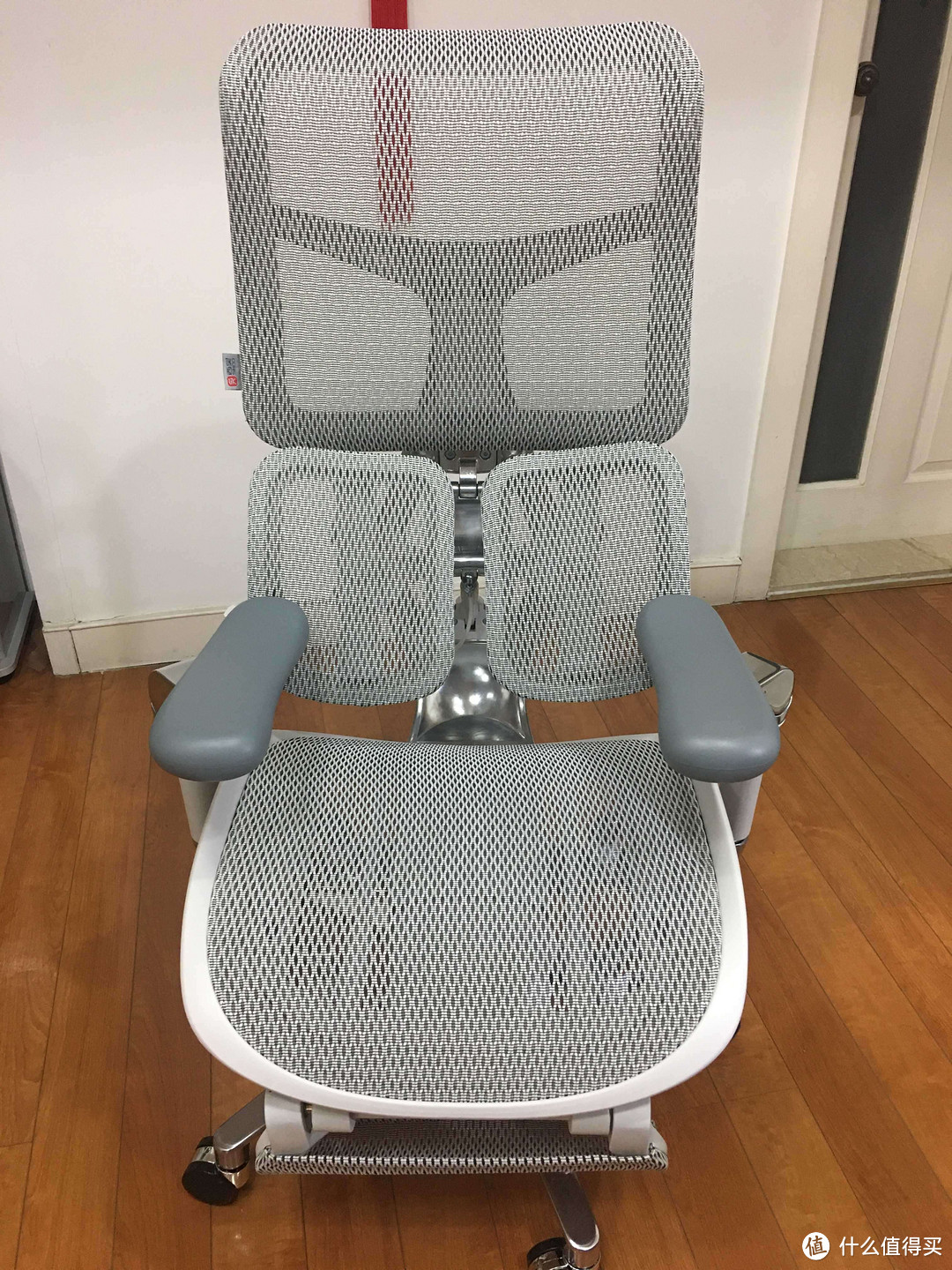 西昊人体工学椅作为一款符合人体工程学原理的办公椅，对身体健康有着积极的影响