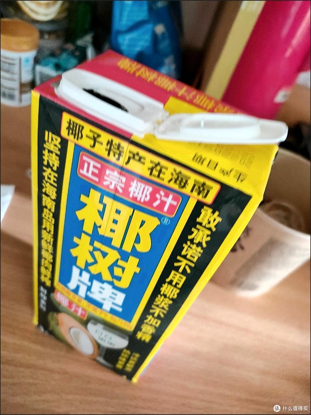 椰树牌椰汁是一款天然饮品，以其清香与美味赢得了众多消费者的认可