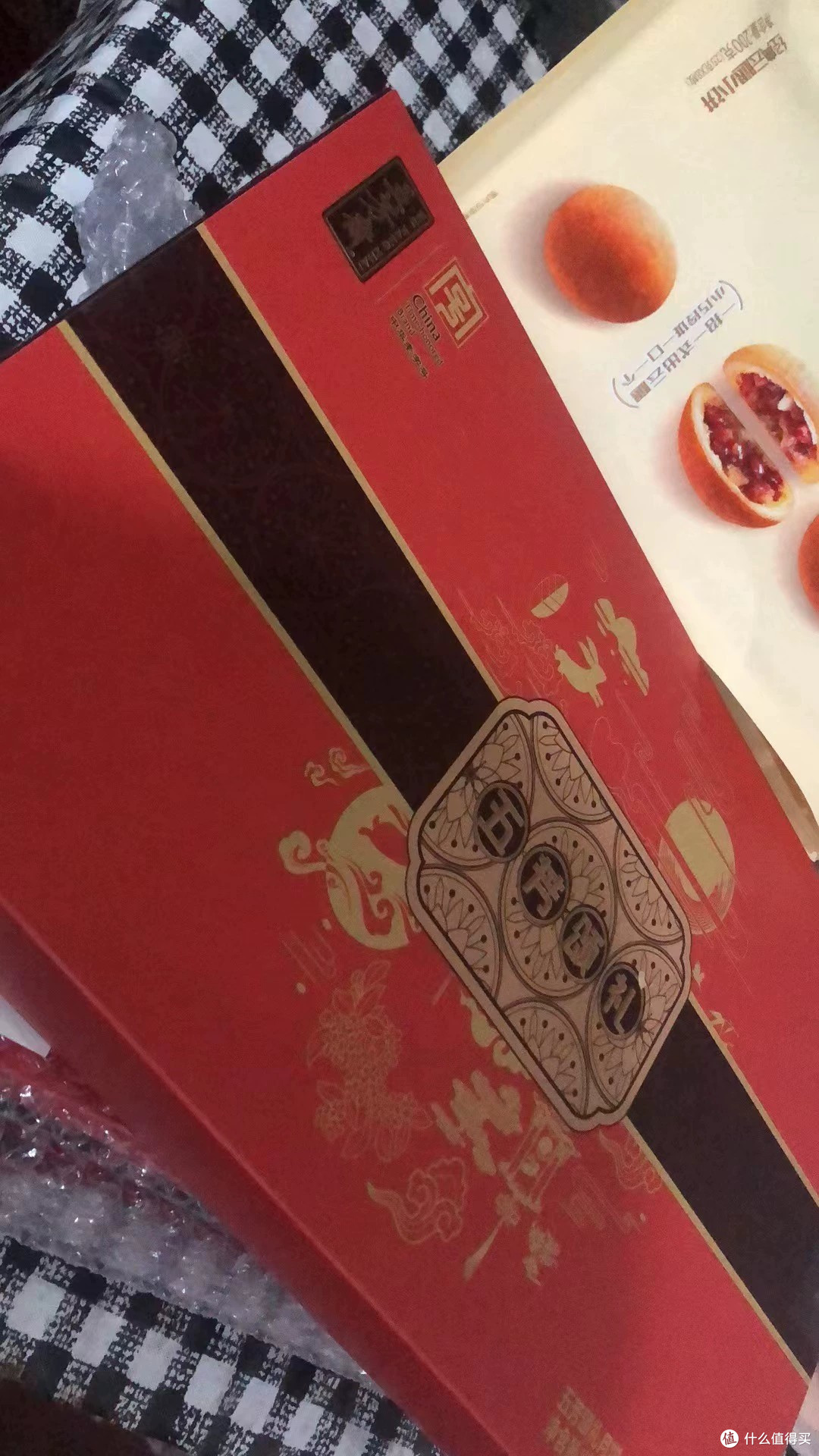月饼作为中国传统节日中不可或缺的美食