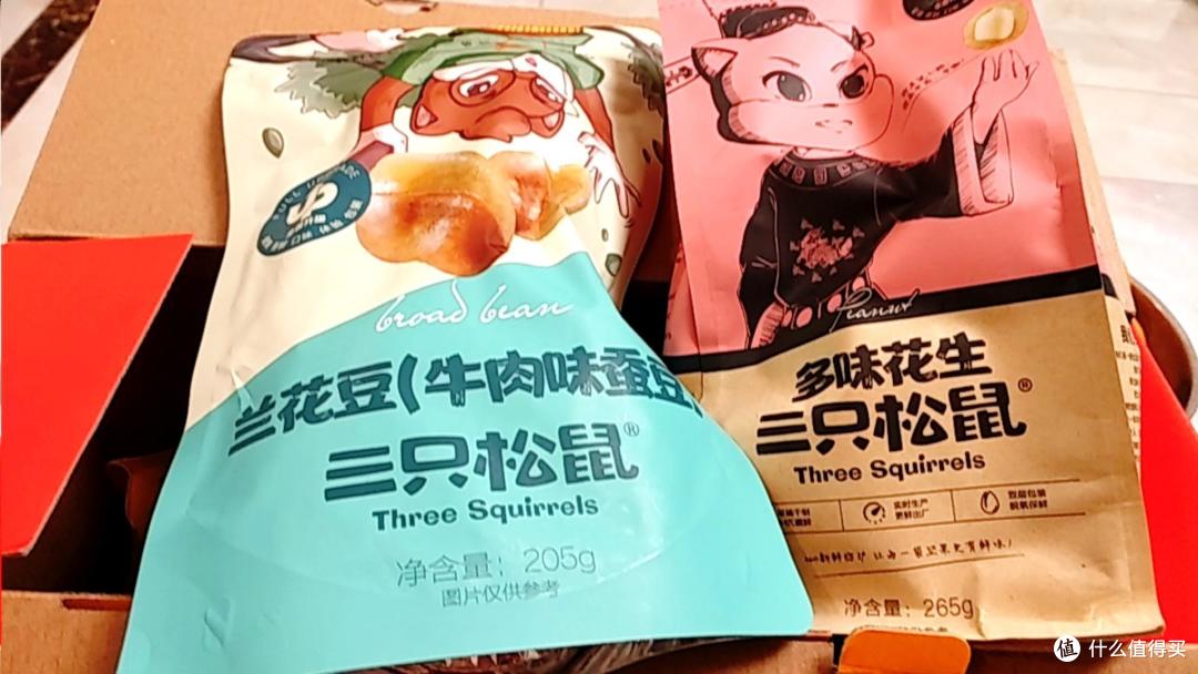 三只松鼠大礼盒是一款受人喜爱的零食礼盒