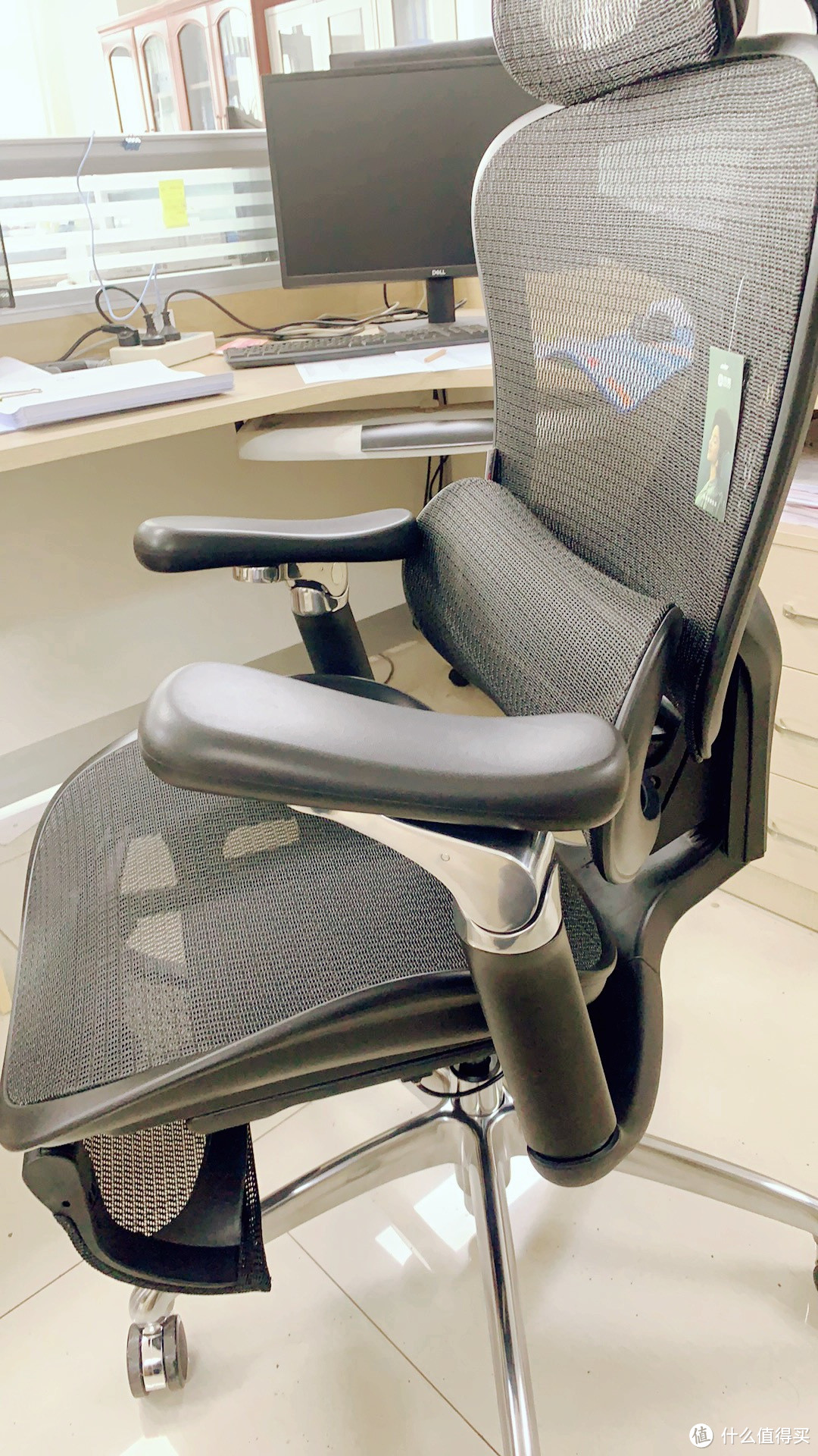 西昊公司推出了一款创新的人体工学椅