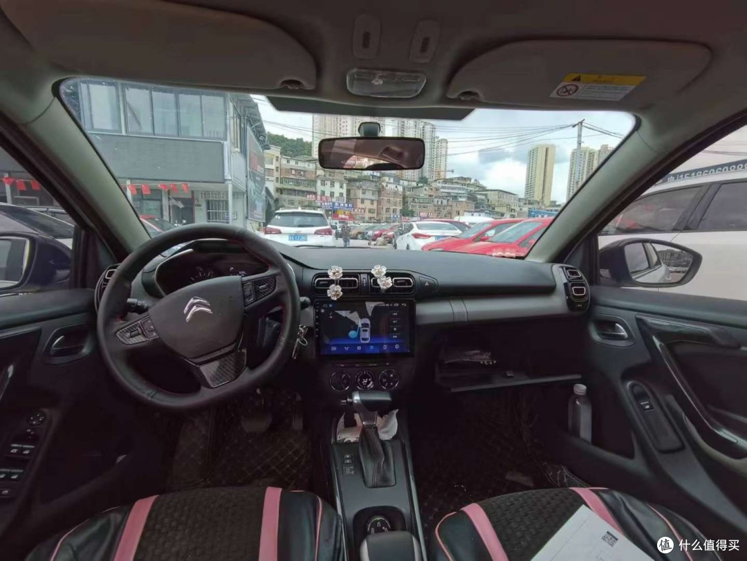 雪铁龙C3-XR是一款小型SUV，其动力表现取决于所选的发动机和变速器组合