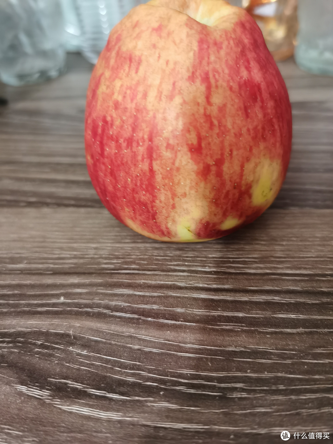 中秋团圆吃水果，果中贵族红露苹果