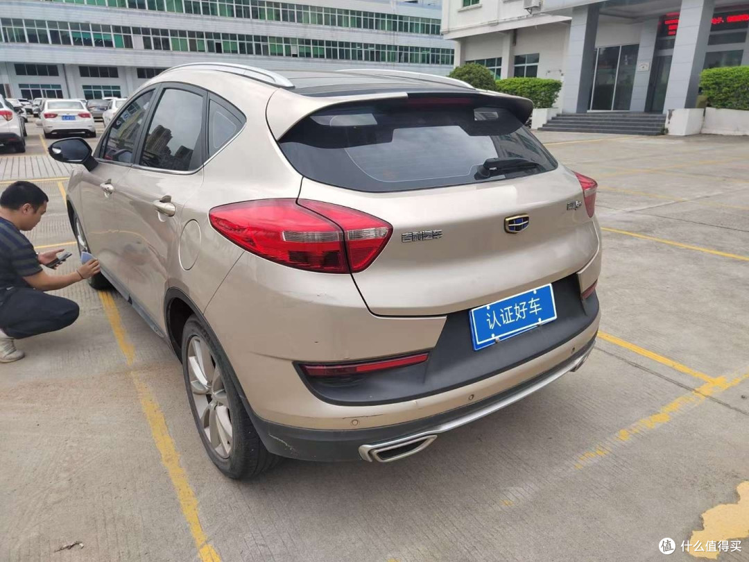 以下是一些关于吉利帝豪车身设计的一般特点