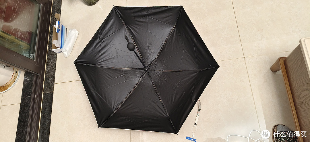 轻便防风的实用伞 但产品溢价高 蕉下花影五折伞