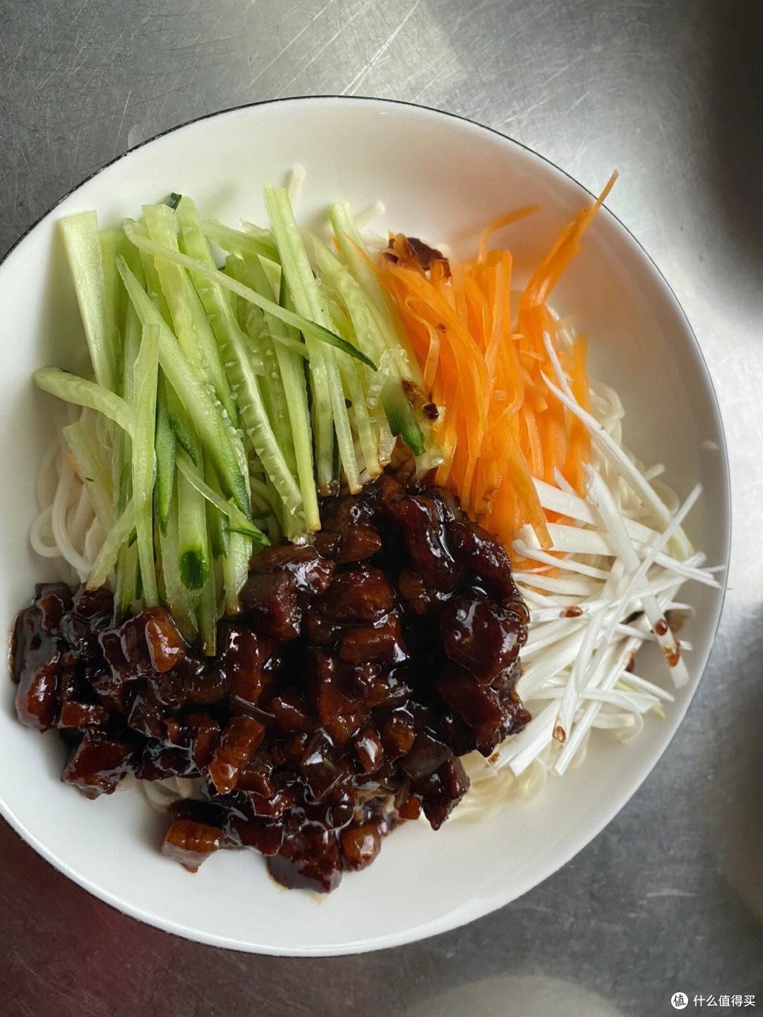 「炸酱面:传统美食的文化解读」