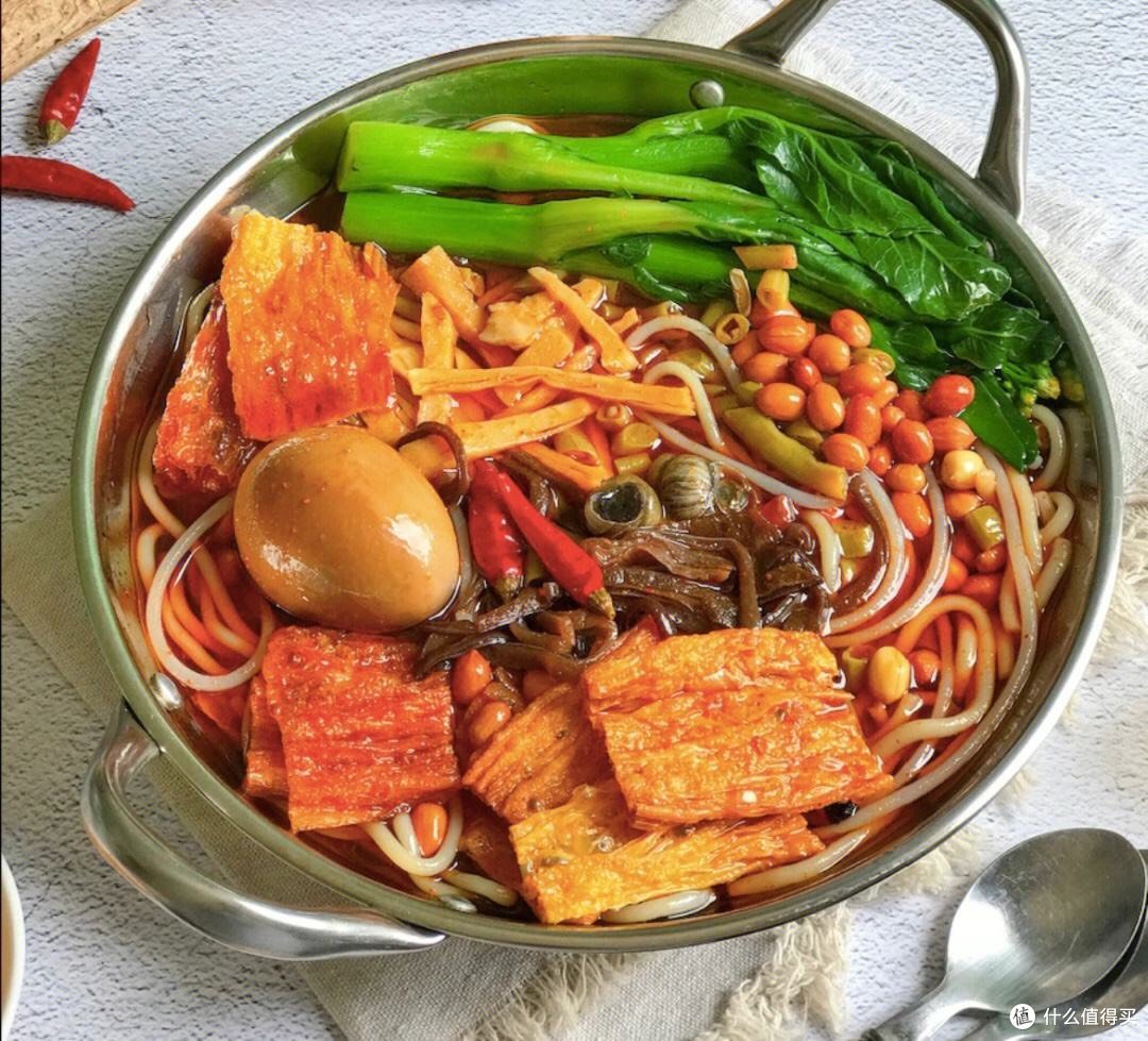 「螺蛳粉:来自柳州的传统美食」