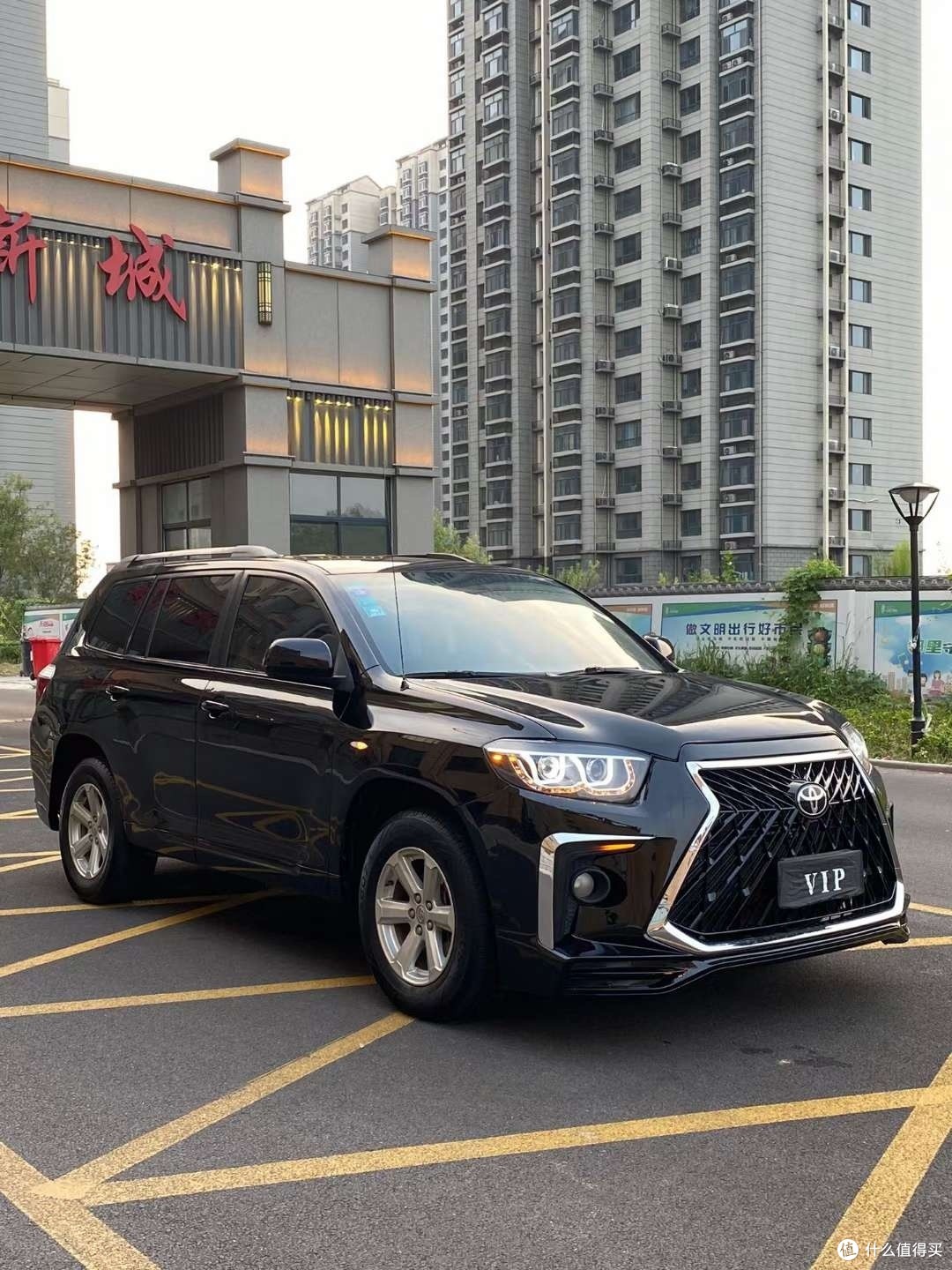 以下是关于丰田汉兰达车身设计的一些主要特点