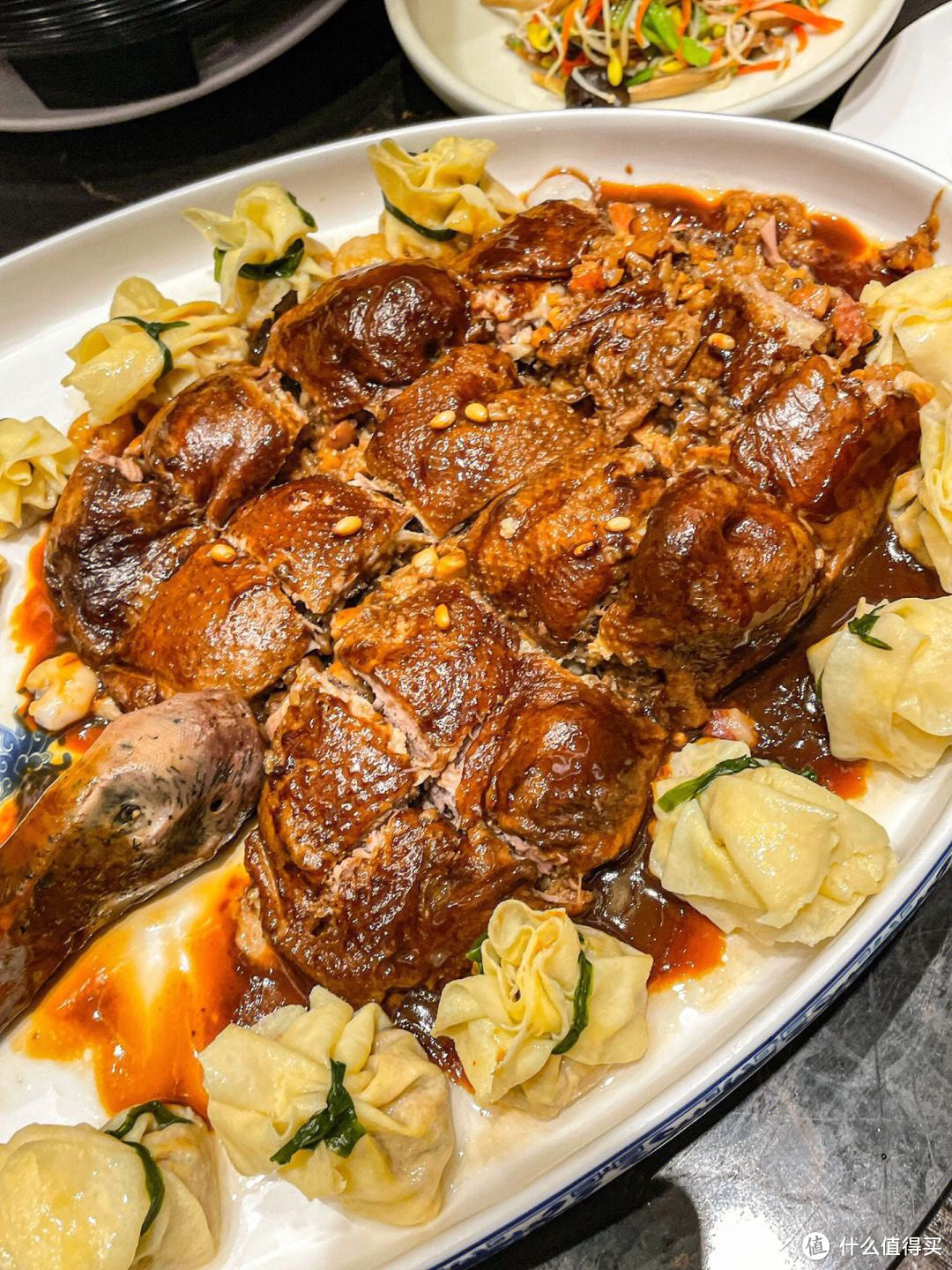 八珍盛宴：详解北京传统美食八宝鸭的制作过程
