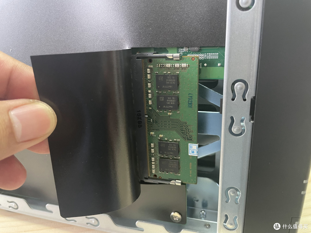 换了2条三星8G DDR4支撑一下