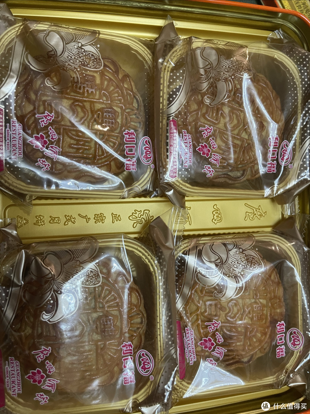 中秋节还是喜欢吃比较传统的月饼，花里胡哨的月饼不如这一口老味道。