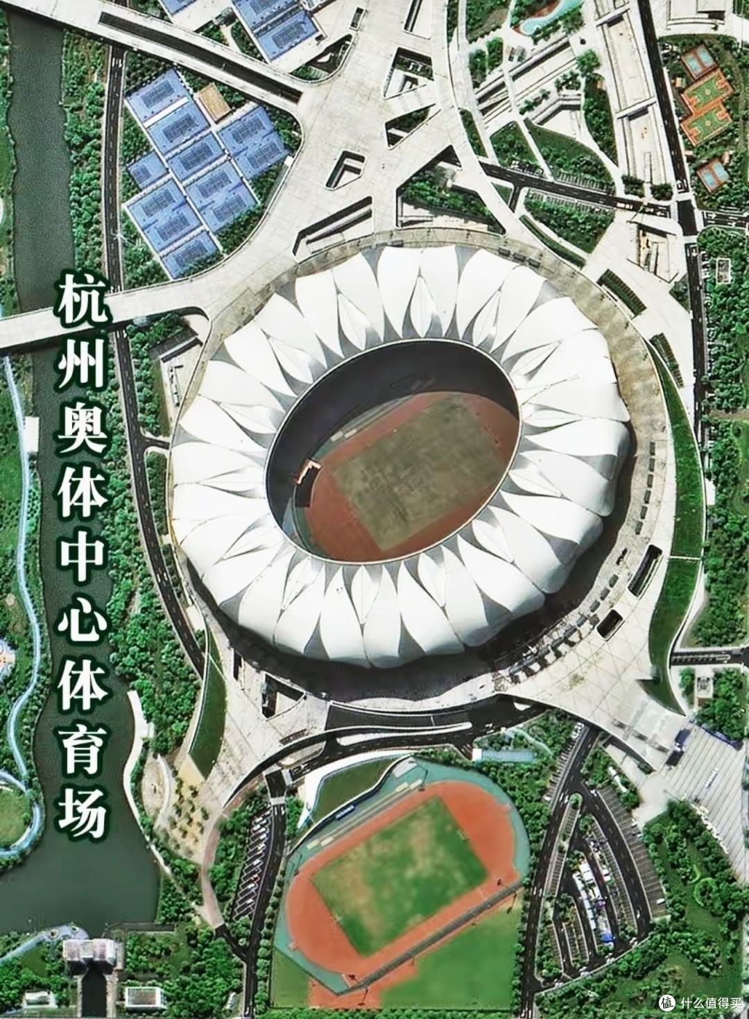 一个充满诗意和温馨的时刻。我们团聚在一起,共同品尝美食,欣赏明月,分享着快乐和祝福。