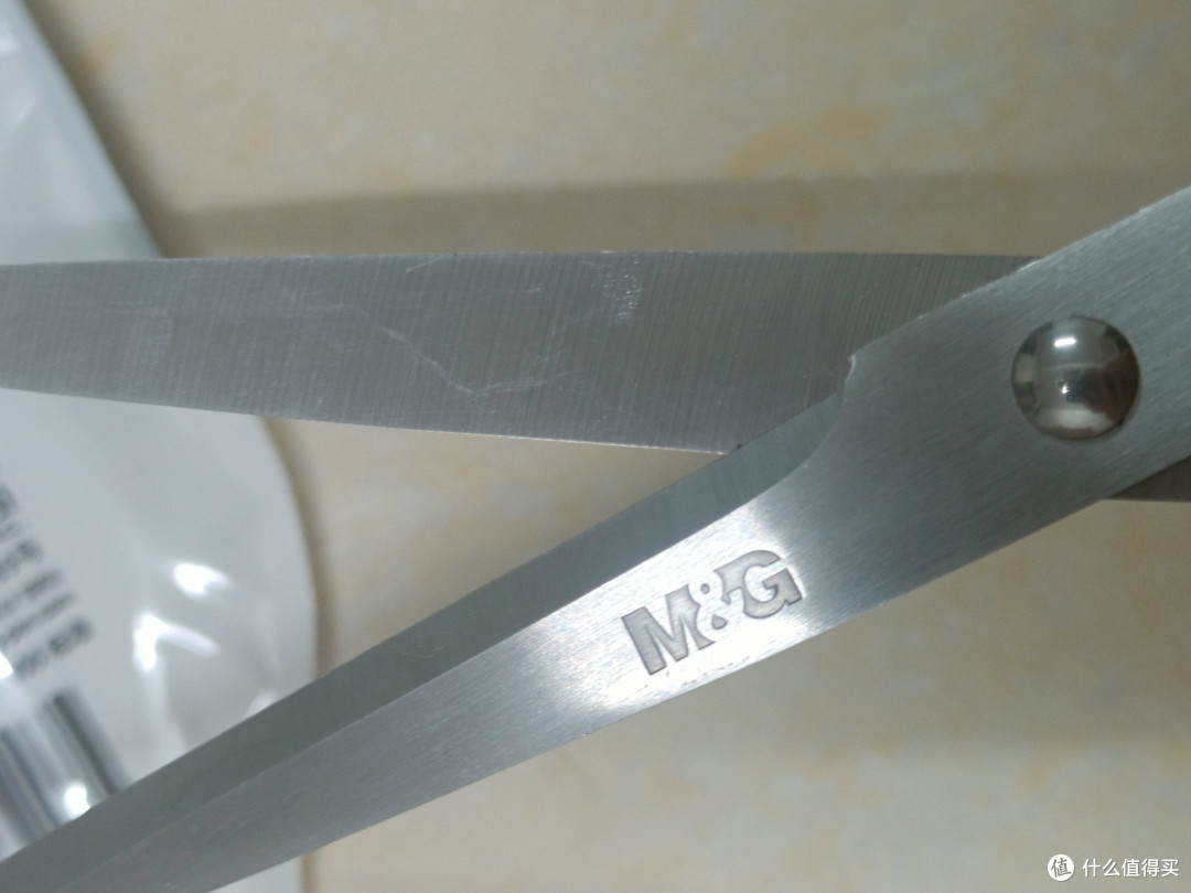 办公室必备用品,剪刀和美工刀,很实用