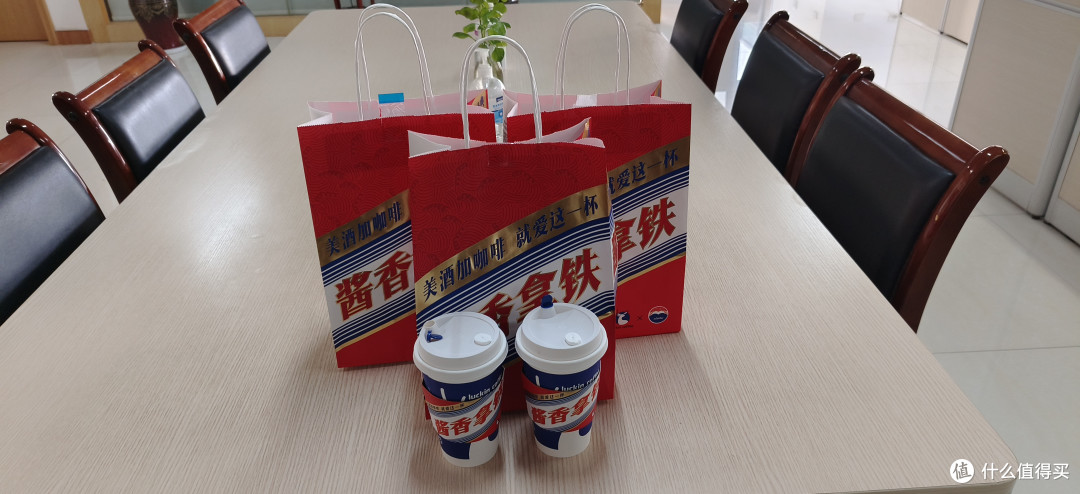 热饮酱香更浓郁 瑞幸茅台联名酱香型拿铁