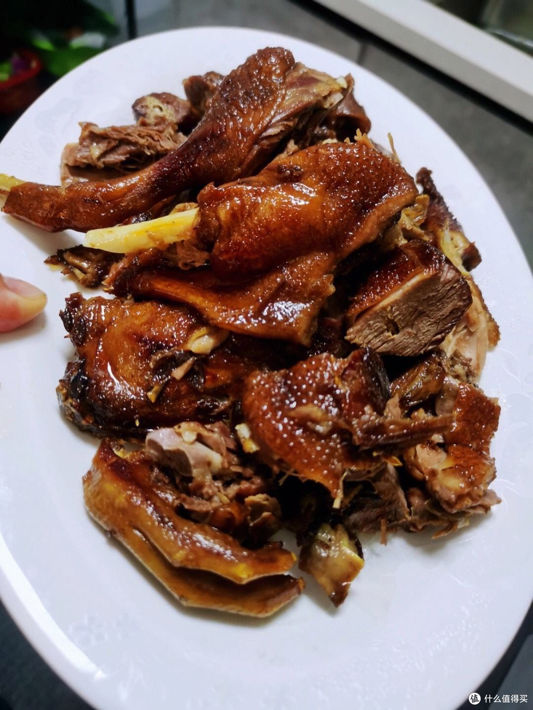 「美味甜皮鸭,一口咬下就是幸福的味道!」