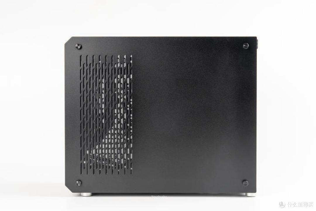 黑曜石静音手提箱——ProArt X670E+4090猛禽+机械大师C34Pro曜石黑装机展示