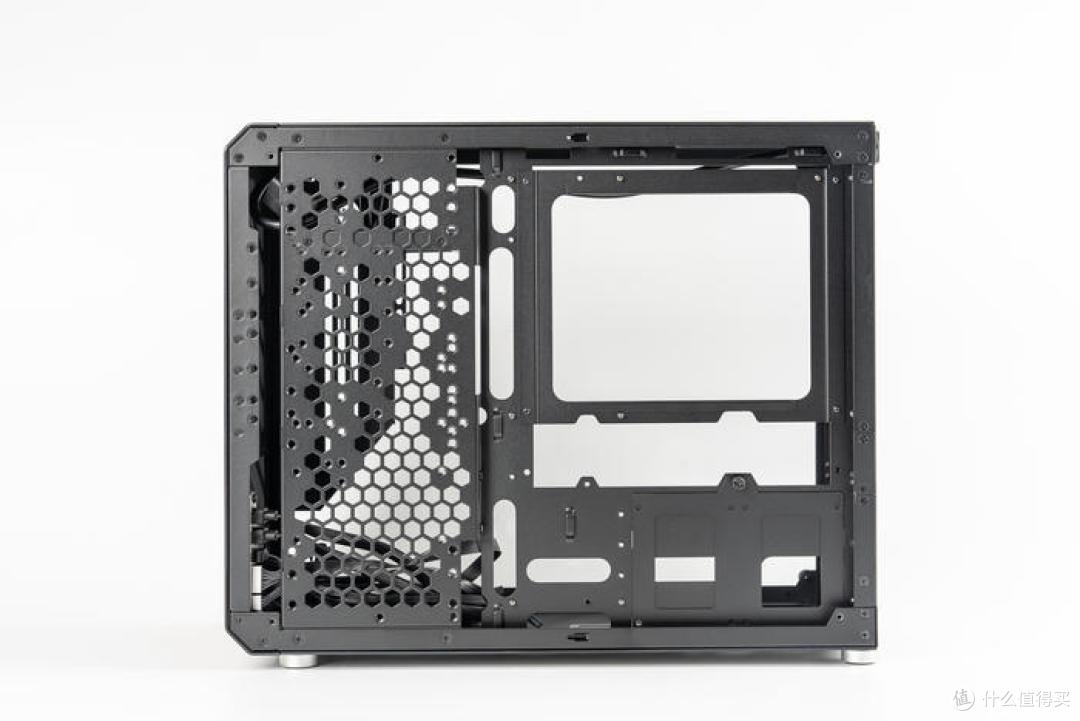 黑曜石静音手提箱——ProArt X670E+4090猛禽+机械大师C34Pro曜石黑装机展示