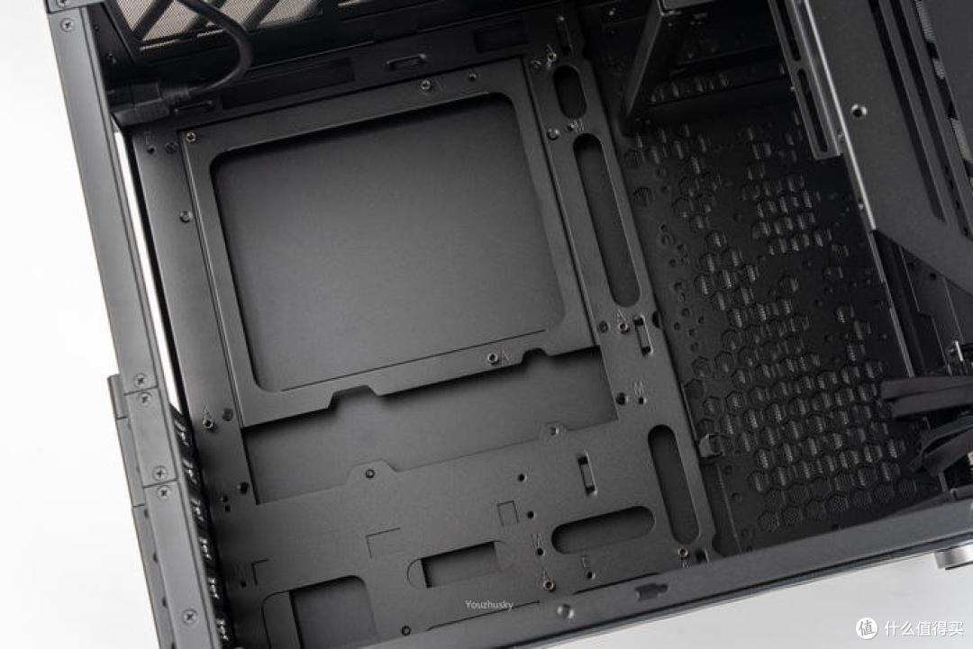黑曜石静音手提箱——ProArt X670E+4090猛禽+机械大师C34Pro曜石黑装机展示
