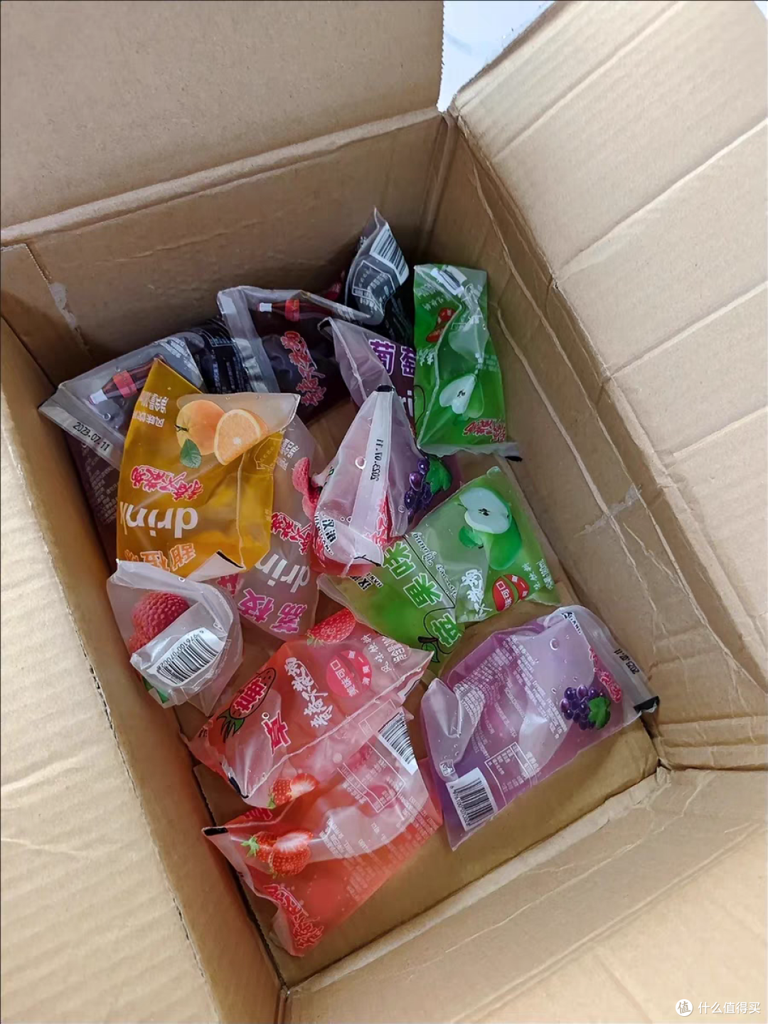 夏日的记忆总是与冰凉的饮料联系在一起,而其中最令人怀念的莫过于老式冰袋饮料