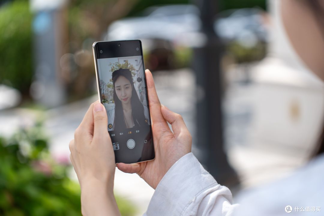 OPPO A2 Pro评测:千元价位旗舰质感,电池四年包换,体验有越级