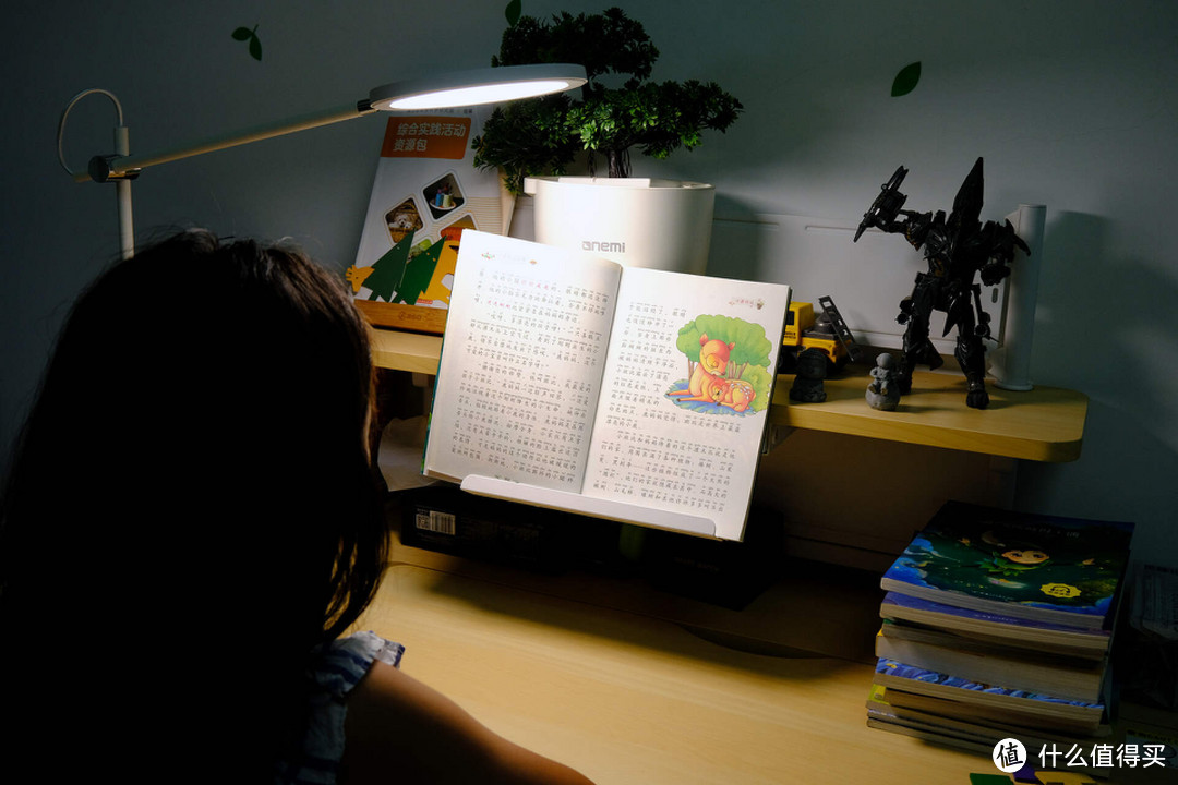 书客护眼台灯L1体验：照明、护眼完美结合，孩子学习更轻松!