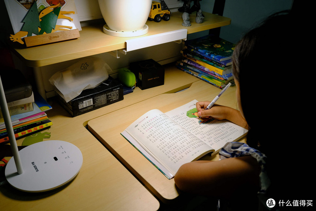 书客护眼台灯L1体验：照明、护眼完美结合，孩子学习更轻松!