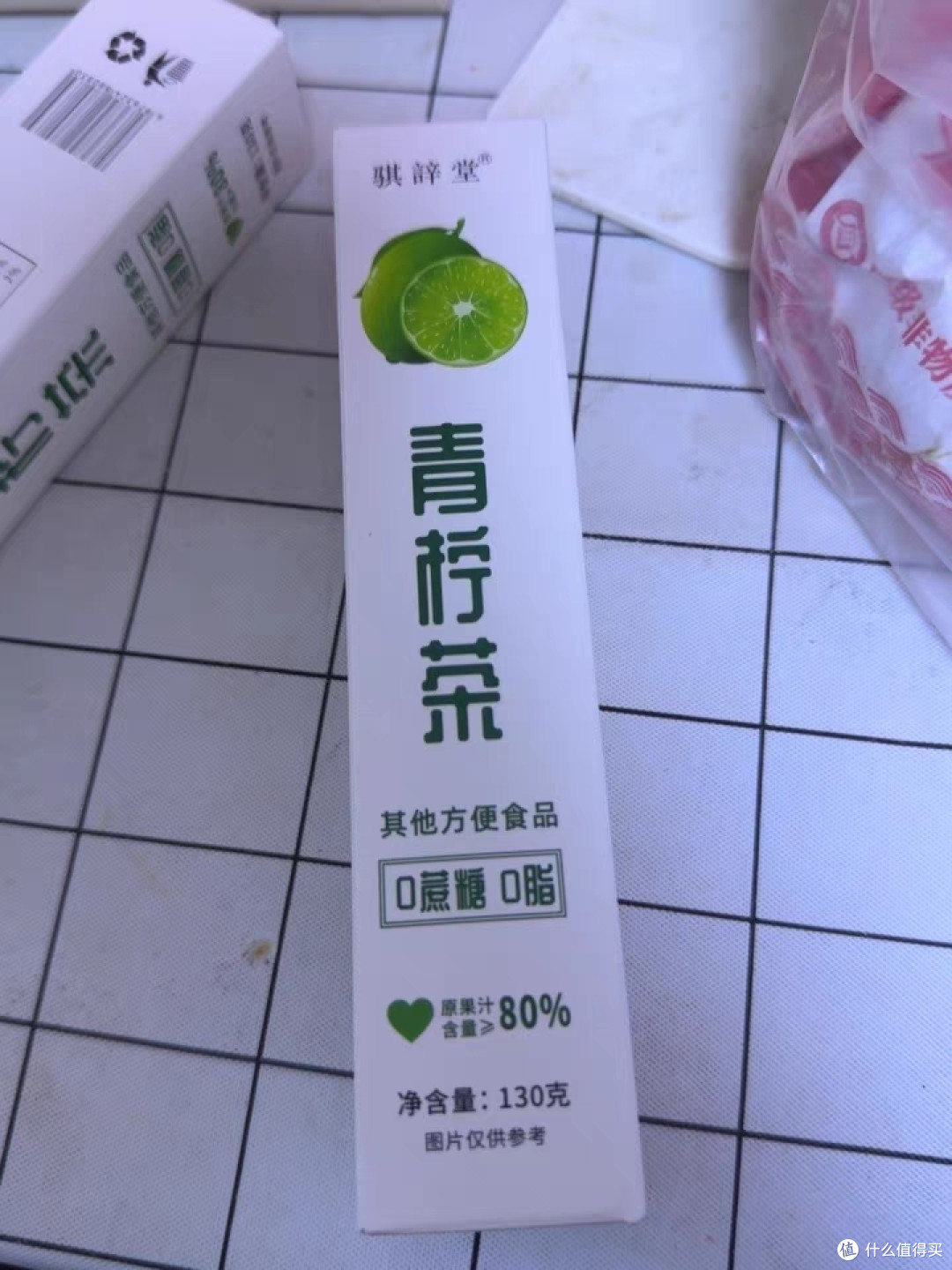 采用了浓缩茶液和新鲜的青柠汁、柠檬水等原料制
